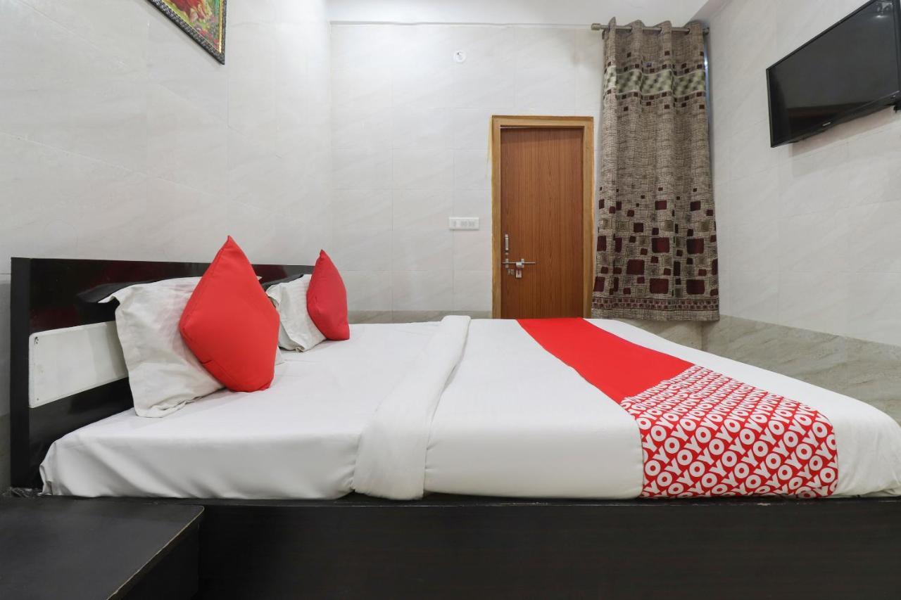 Oyo 69378 Trilok Dham Hotel Vrindāvan Exterior foto