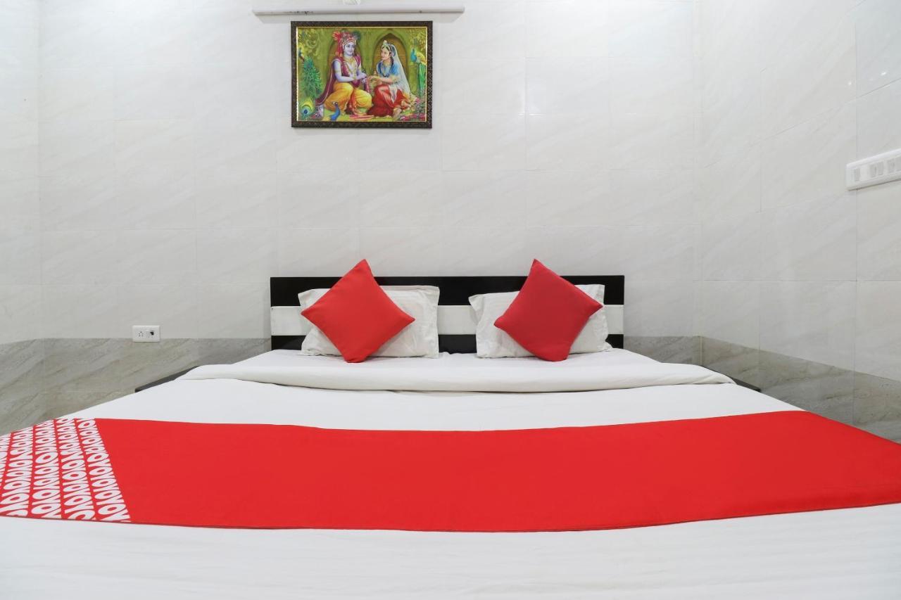 Oyo 69378 Trilok Dham Hotel Vrindāvan Exterior foto