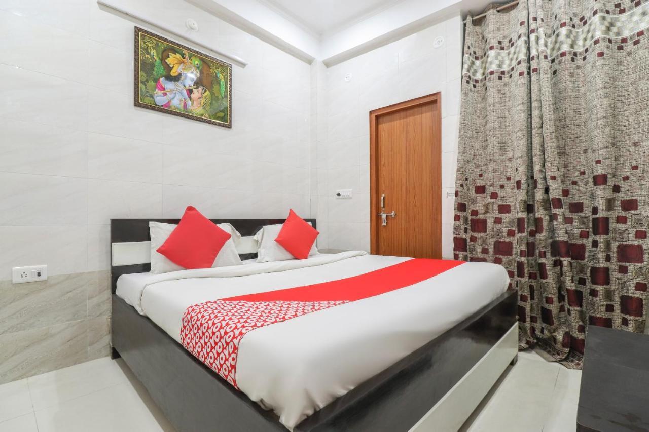 Oyo 69378 Trilok Dham Hotel Vrindāvan Exterior foto