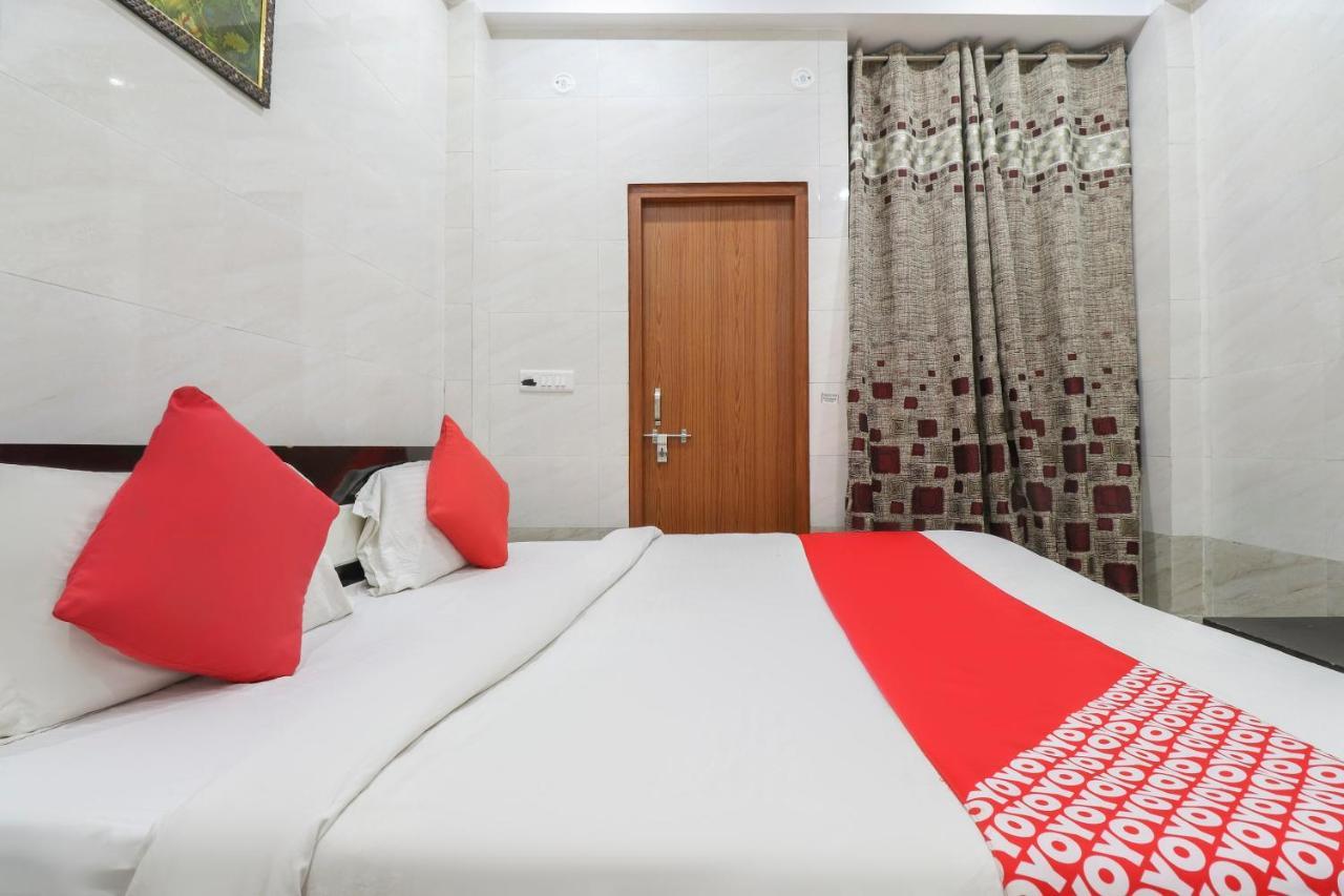 Oyo 69378 Trilok Dham Hotel Vrindāvan Exterior foto